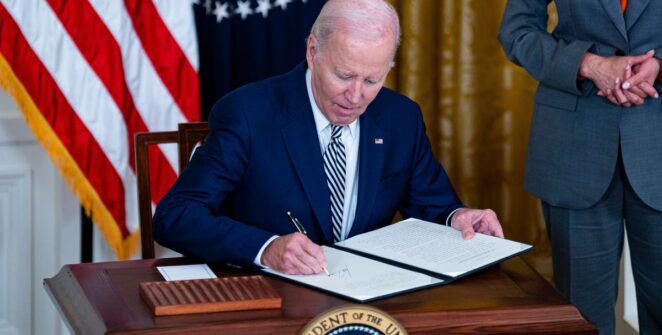 Президент США Джо Байден подписывает указ, «чтобы защитить американцев от потенциальных рисков систем искусственного интеллекта» f2rjvna6cu54hdpk25tuvh 1200 80