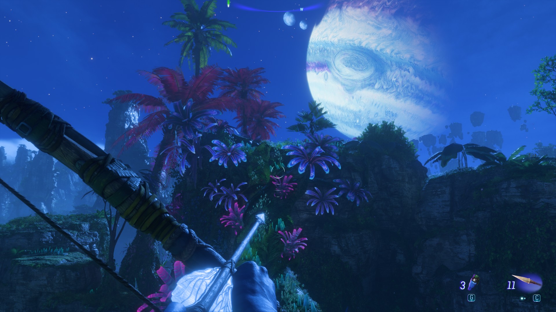 В игре Avatar: Frontiers of Pandora игрок смотрит в ночное небо на далекий газовый гигант, вокруг которого вращается Пандора.