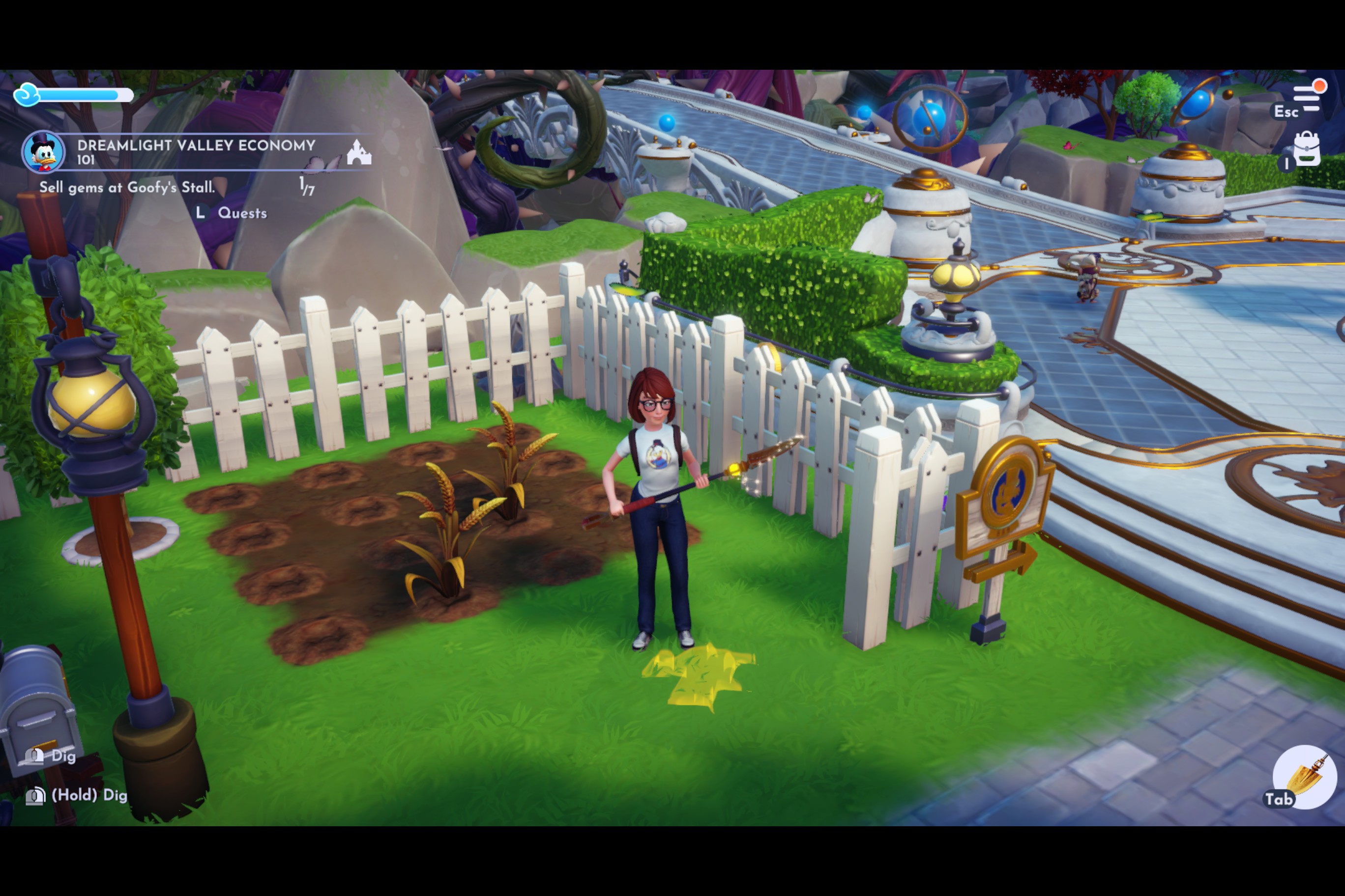 Персонаж игрока стоит перед своим садом в Disney Dreamlight Valley.